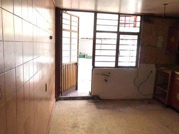 VENDE CASA, con amplios espacios, 5 recamaras, 2 baños, Santa María Tepepan, Xochimilco, CdMx.