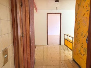 VENDE CASA, con amplios espacios, 5 recamaras, 2 baños, Santa María Tepepan, Xochimilco, CdMx.