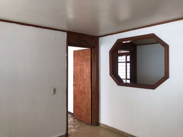 VENDE CASA, con amplios espacios, 5 recamaras, 2 baños, Santa María Tepepan, Xochimilco, CdMx.
