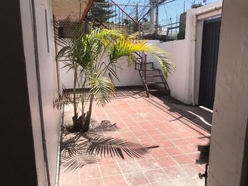 VENDE CASA, con amplios espacios, 5 recamaras, 2 baños, Santa María Tepepan, Xochimilco, CdMx.
