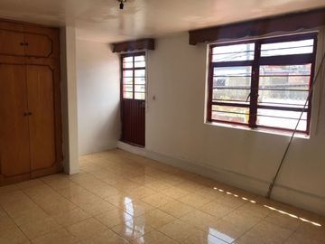 VENDE CASA, con amplios espacios, 5 recamaras, 2 baños, Santa María Tepepan, Xochimilco, CdMx.