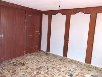 VENDE CASA, con amplios espacios, 5 recamaras, 2 baños, Santa María Tepepan, Xochimilco, CdMx.