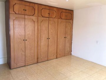 VENDE CASA, con amplios espacios, 5 recamaras, 2 baños, Santa María Tepepan, Xochimilco, CdMx.