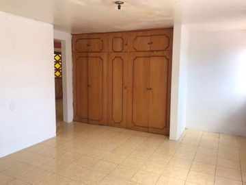 VENDE CASA, con amplios espacios, 5 recamaras, 2 baños, Santa María Tepepan, Xochimilco, CdMx.