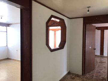 VENDE CASA, con amplios espacios, 5 recamaras, 2 baños, Santa María Tepepan, Xochimilco, CdMx.