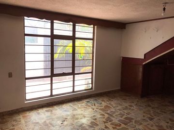 VENDE CASA, con amplios espacios, 5 recamaras, 2 baños, Santa María Tepepan, Xochimilco, CdMx.
