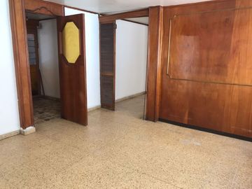 VENDE CASA, con amplios espacios, 5 recamaras, 2 baños, Santa María Tepepan, Xochimilco, CdMx.