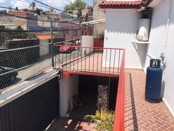 VENDE CASA, con amplios espacios, 5 recamaras, 2 baños, Santa María Tepepan, Xochimilco, CdMx.