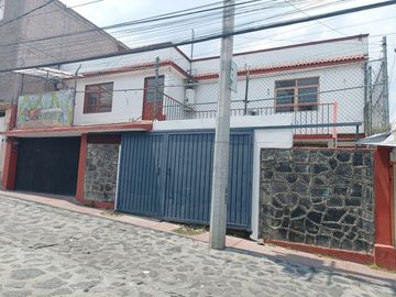 VENDE CASA, con amplios espacios, 5 recamaras, 2 baños, Santa María Tepepan, Xochimilco, CdMx.