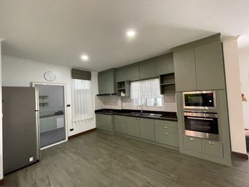 News refurbished 5 bedroom home with pool for sale