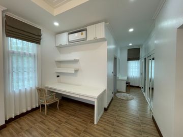 News refurbished 5 bedroom home with pool for sale