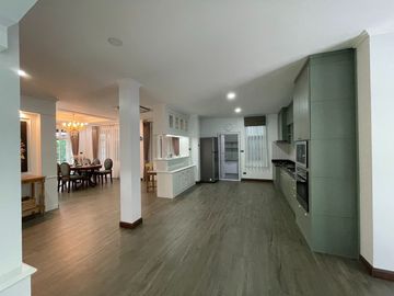 News refurbished 5 bedroom home with pool for sale