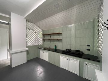 News refurbished 5 bedroom home with pool for sale