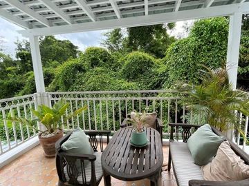 News refurbished 5 bedroom home with pool for sale