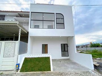 Rumah Baru 2 Lantai Luas 72 di Tombro Sukarno Hatta Suhat Malang