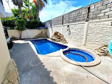 CASA AMOBLADA CON PISCINA EN VENTA SECTOR BARBASQUILLO CERCA A LA QUADRA MANTA