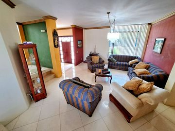 CASA AMOBLADA CON PISCINA EN VENTA SECTOR BARBASQUILLO CERCA A LA QUADRA MANTA