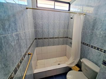 CASA AMOBLADA CON PISCINA EN VENTA SECTOR BARBASQUILLO CERCA A LA QUADRA MANTA