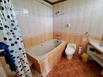 CASA AMOBLADA CON PISCINA EN VENTA SECTOR BARBASQUILLO CERCA A LA QUADRA MANTA
