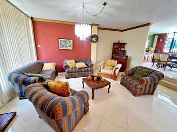 CASA AMOBLADA CON PISCINA EN VENTA SECTOR BARBASQUILLO CERCA A LA QUADRA MANTA