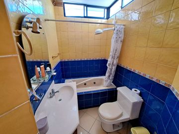 CASA AMOBLADA CON PISCINA EN VENTA SECTOR BARBASQUILLO CERCA A LA QUADRA MANTA