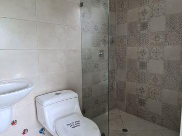 Venta de Casa de Lujo con Terreno amplio en Urbanización Casa Laguna