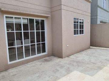 Venta de Casa de Lujo con Terreno amplio en Urbanización Casa Laguna