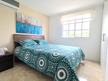 Venta de Casa de Lujo con Terreno amplio en Urbanización Casa Laguna
