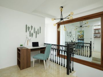 Venta de Casa de Lujo con Terreno amplio en Urbanización Casa Laguna