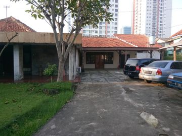 DIJUAL CEPAT RUMAH TUA HITUNG TANAH DI JL. WIJAYA KUSUMAH CILANDAK JAKARTA SELATAN