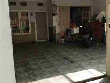 Rumah strategis Raya Darmo Baru Barat, dekat Madame Chang Darmo permai