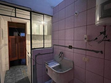 Se vende lindo y funcional departamento en Piso 2, Urb. Vipol (con estacionamiento)