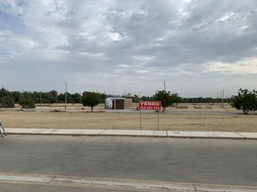VENDO TERRENO EN BOULEVARD FRENTE A PARQUE