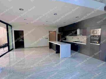 En venta casa moderna  en privada en Delicias, Cuernavaca, Morelos. Zona dorada, con vigilancia