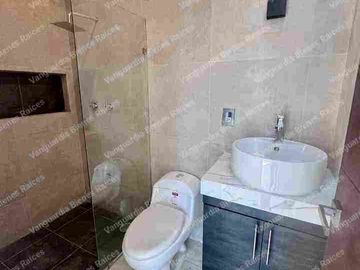 En venta casa moderna  en privada en Delicias, Cuernavaca, Morelos. Zona dorada, con vigilancia