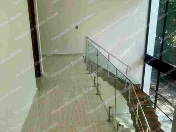 En venta casa moderna  en privada en Delicias, Cuernavaca, Morelos. Zona dorada, con vigilancia