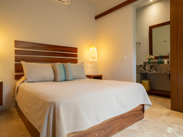 SE VENDE ACOGEDORA Y AMPLIA CASA EN DELFINES, PUERTO VALLARTA, JALISCO