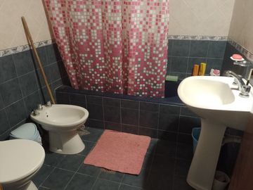 Villa Udaondo - Venta - Amplio Lote c/ 2 departamentos