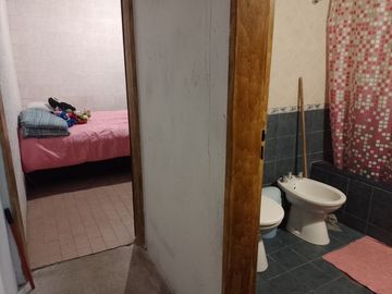 Villa Udaondo - Venta - Amplio Lote c/ 2 departamentos