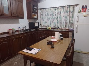 Villa Udaondo - Venta - Amplio Lote c/ 2 departamentos
