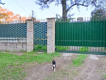 Villa Udaondo - Venta - Amplio Lote c/ 2 departamentos