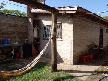Villa Udaondo - Venta - Amplio Lote c/ 2 departamentos