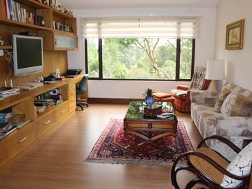 One Level Home With Traditional and Modern Touches in Residential Community