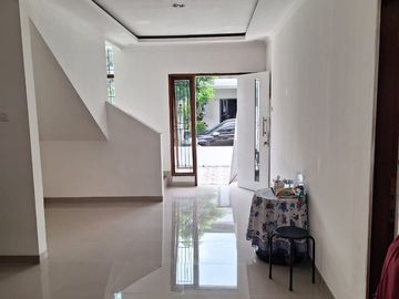 Emerald Town House Bintaro Jaya Siap Huni (snf)