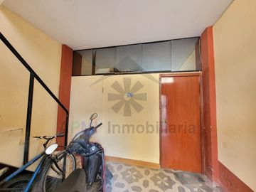 REMATE DE EDIFICIO CERCA DE AVENIDA MÉXICO Y SAENZ PEÑA EN CHICLAYO