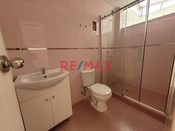 Vendo Casa Productiva De 3 Pisos Para Familia O Inversionista En Urb. Manuel Arevalo 111.80 M2 - 1076947