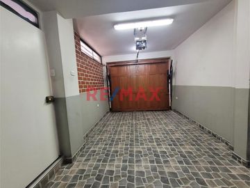 Vendo Casa Productiva De 3 Pisos Para Familia O Inversionista En Urb. Manuel Arevalo 111.80 M2 - 1076947