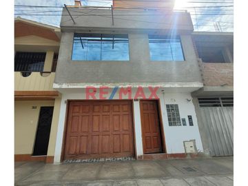 Vendo Casa Productiva De 3 Pisos Para Familia O Inversionista En Urb. Manuel Arevalo 111.80 M2 - 1076947