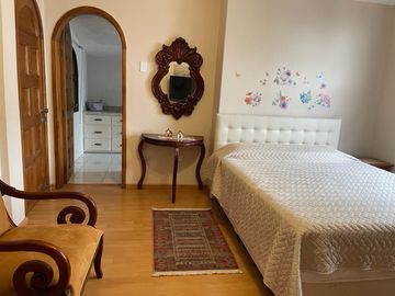 ARRIENDO, los Chillos, casa grande apta para consultorios, restaurante, clínica, etc