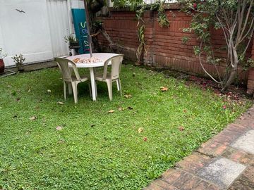 ARRIENDO, los Chillos, casa grande apta para consultorios, restaurante, clínica, etc